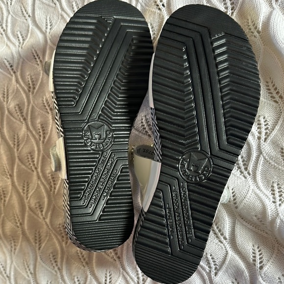 Mephisto Black and White Sandals with Textured Straps - Picture 5 of 7